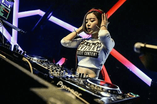 最新摇头dj,引领潮流的顶尖摇头DJ